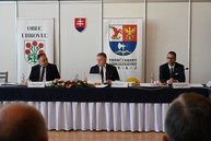 Zväčšiť fotografiu - Výjazdové rokovanie vlády v uhrovci prinieslo do regiónu viac ako 3 mil. eur