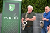 Zväčšiť fotografiu - Výstup na vrchol magury spojil vyše tisícku turistov