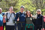 Zväčšiť fotografiu - Výstup na vrchol magury spojil vyše tisícku turistov