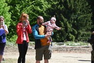 Zväčšiť fotografiu - Výstup na vrchol magury spojil vyše tisícku turistov