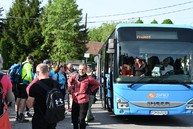 Zväčšiť fotografiu - Výstup na vrchol magury spojil vyše tisícku turistov