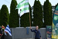 Zväčšiť fotografiu - Výstup na vrchol magury spojil vyše tisícku turistov