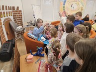 Zväčšiť fotografiu - Vzdelávacia aktivita v župnej knižnici mala úspech - 20240221_102047