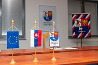 Za päť rokov  župa znížila zdedený dlh o 8,7 milióna eur, vďaka lepším úrokom teraz ušetrí ďalších 200 tis. eur ročne - 20190222_TSK_CSOB_001w
