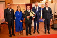 Zväčšiť fotografiu - Za výnimočné zásluhy si najvyššie ocenenie kraja prevzali ďalší laureáti - DSC_0396