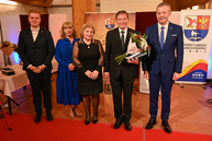 Zväčšiť fotografiu - Za výnimočné zásluhy si najvyššie ocenenie kraja prevzali ďalší laureáti - DSC_0432