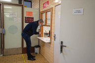 Zväčšiť fotografiu - Zamestnanci trenčianskej župy pomáhajú zachraňovať ľudské životy - TSK_Odber krvi NsP PB_web (2)