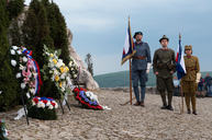Zväčšiť fotografiu - Zapálené vatry rozžiarili mohylu generála m. r. štefánika - 20220503_BRADLO_103_MRS_032w