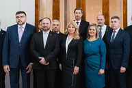 Zväčšiť fotografiu - Zástupcovia krajov sa v košiciach stretli s hlavou štátu - stretnutie-s-prezidentkou-24
