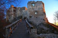 Zväčšiť fotografiu - Zdolať 20 vrcholov v rámci vkt môžete už len do konca novembra - 10_Hrad_Uhrovec