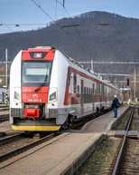 Zväčšiť fotografiu - Železničný koridor z bratislavy do žiliny čakajú kvôli rekonštrukcii obmedzenia. zmenia sa aj prípoje na regionálne autobusy