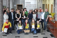 Žlté kvietky opäť po roku rozkvitnú aj na úrade trenčianskeho samosprávneho kraja, pomôcť môžete aj vy - IMG_0548