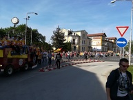 Žlto-červená armáda v uliciach trenčína - dukla ďakovala fanúšikom za podporu - IMG_20180427_163820_1