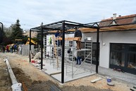 Zväčšiť fotografiu - Zo starého kaštieľa sa onedlho presťahujú do nových bezbariérových domčekov