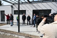 Zväčšiť fotografiu - Zo starého kaštieľa sa onedlho presťahujú do nových bezbariérových domčekov