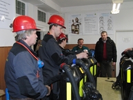 Zväčšiť fotografiu - Župan v závere roka nenavštívi strediská správy ciest tsk ani záchranné zložky v kraji - Rok_2014_banski_zachranari_PD