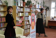 Zväčšiť fotografiu - Zvedavý škriatok láka generácie do sveta kníh