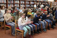 Zväčšiť fotografiu - Zvedavý škriatok láka generácie do sveta kníh