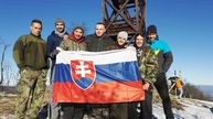 Členovia a priatelia odboru mladej matice veľké hoste vystúpili na pánsku javorinu už siedmykrát - 1
