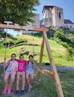 Zväčšiť fotografiu - Čoraz obľúbenejšie hojdačky v prírode lákajú na návštevu trenčianskeho kraja - hojdacky1