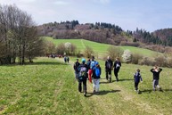 Zväčšiť fotografiu - Jarný pochod do strážovských vrchov opäť prilákal tisíce turistov