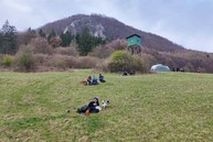 Zväčšiť fotografiu - Jarný pochod do strážovských vrchov opäť prilákal tisíce turistov
