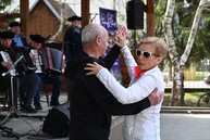 Zväčšiť fotografiu - Jarný pochod do strážovských vrchov opäť prilákal tisíce turistov