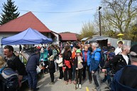Zväčšiť fotografiu - Jarný pochod do strážovských vrchov opäť prilákal tisíce turistov