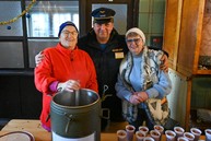 Zväčšiť fotografiu - Tradičná mikulášska električka opäť lámala rekordy návštevnosti