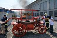 V sobotu na koľaje vyrazí trenčianskoteplická historická električka, spoločnosť jej budú robiť aj hasičské veterány - DSC_6939 – kópia