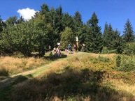 Vrcholy 3. ročníka vrchárskej koruny trenčianska predstavia jaskyne, dračiu studňu aj mauzóleum - Malý Javorník