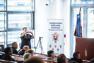 Zväčšiť fotografiu - Blížnemu vždy na pomoc sú už celé storočie - TSK_100 rokov DPO-81