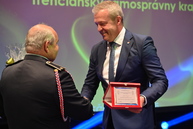 Zväčšiť fotografiu - Nový defibrilátor putoval do okresu púchov