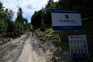 Zväčšiť fotografiu - Cesta na skýcov podstupuje rekonštrukciu, technologicky najnáročnejší je horský úsek - 20230804_TSK_083w