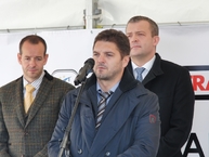 Cesta z handlovej do novák bola zrekonštruovaná v rámci projektu stavebné a bezpečnostné opatrenia na cestách 1. tried v trenčianskom kraji - 08