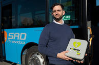 Zväčšiť fotografiu - Defibrilátory nájdete aj v modrých autobusoch na hornej nitre - 20220314_PD_SAD_007w
