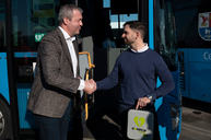 Zväčšiť fotografiu - Defibrilátory nájdete aj v modrých autobusoch na hornej nitre - 20220314_PD_SAD_012w