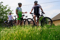 Kraj šliape do pedálov a usilovne pracuje na medzinárodnej cyklotrase, ktorá spojí dve krajiny, kraje i dva hrady - 20190617_cyklotrasa_TN_NEMSOVA_018w