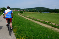 Kraj šliape do pedálov a usilovne pracuje na medzinárodnej cyklotrase, ktorá spojí dve krajiny, kraje i dva hrady - 20190617_cyklotrasa_TN_NEMSOVA_019w