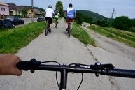 Kraj šliape do pedálov a usilovne pracuje na medzinárodnej cyklotrase, ktorá spojí dve krajiny, kraje i dva hrady - 20190617_cyklotrasa_TN_NEMSOVA_021w