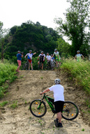 Kraj šliape do pedálov a usilovne pracuje na medzinárodnej cyklotrase, ktorá spojí dve krajiny, kraje i dva hrady - 20190617_cyklotrasa_TN_NEMSOVA_052w
