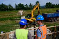 Kraj šliape do pedálov a usilovne pracuje na medzinárodnej cyklotrase, ktorá spojí dve krajiny, kraje i dva hrady - 20190617_cyklotrasa_TN_NEMSOVA_062w
