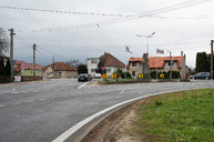 Zväčšiť fotografiu - Medzi hradišťom a partizánskym sa motoristi tešia z vynoveného úseku cesty - 20201207_PE_007w