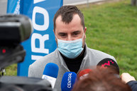 Zväčšiť fotografiu - Medzi hradišťom a partizánskym sa motoristi tešia z vynoveného úseku cesty - 20201207_PE_015w