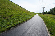 Zväčšiť fotografiu - Medzi novým mestom nad váhom a trenčínom je hotových už 12 km novej cyklotrasy - 20200724_cyklotrasa_TN_NM_023w