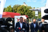 Zväčšiť fotografiu - Medzinárodnou linkou zlín – trenčín sa už odviezli prví cestujúci
