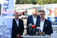Zväčšiť fotografiu - Medzinárodnou linkou zlín – trenčín sa už odviezli prví cestujúci