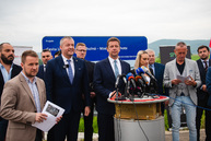 Zväčšiť fotografiu - Motoristi sa dočkali, zhotoviteľ naplno spustil práce na rekonštrukcii panelky - TSK_panelka_klepanie_mini (14 of 56)