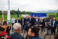 Zväčšiť fotografiu - Motoristi sa dočkali, zhotoviteľ naplno spustil práce na rekonštrukcii panelky - TSK_panelka_klepanie_mini (18 of 56)