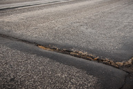 Zväčšiť fotografiu - Motoristi sa dočkali, zhotoviteľ naplno spustil práce na rekonštrukcii panelky - TSK_panelka_klepanie_mini (27 of 56)